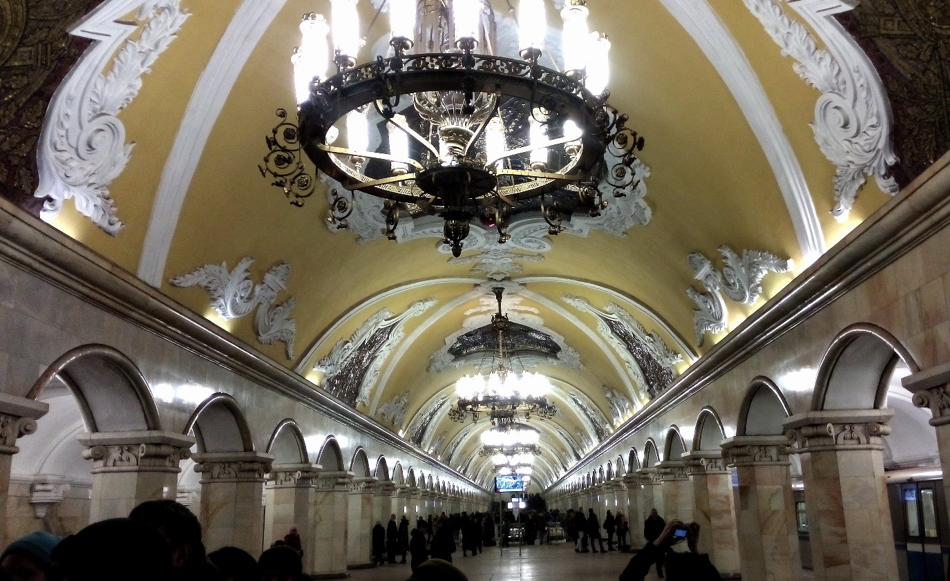 Стоит метро в москве. Станция метро ВДНХ. Московский метрополитен станция ВДНХ. Станция ВДНХ 1958. Станция ВДНХ Москва.