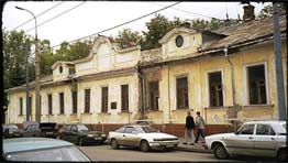 «Даже полуразрушенным старый дом выглядел живым». Фото и комментарий А. Шипилина.