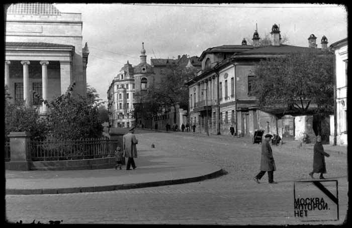 Вид на Колымажный переулок со стороны Волхонки, 1950 годы.