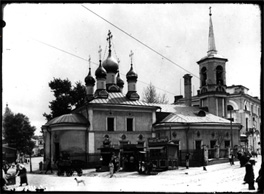 Прямо напротив трактира находилась церковь Воскресения Нового. 1920-1930-е годы