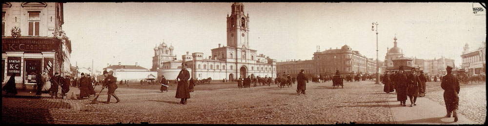 Панорама Страстной площади и Тверской улицы, ведущей когда-то к воротам Белого города.