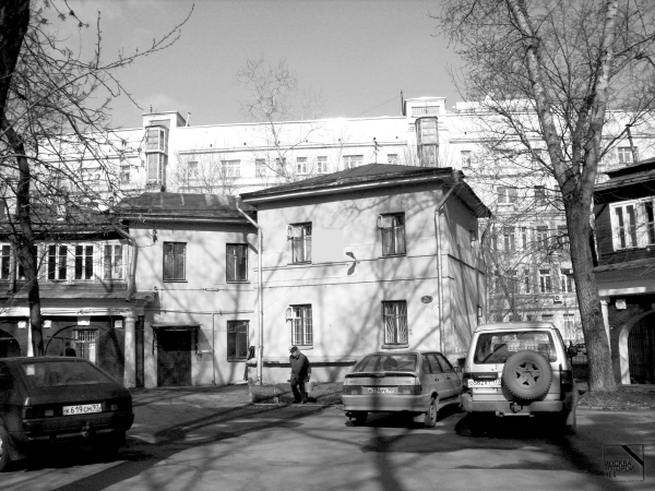 Бывшая гимназия Поливанова, вид на двор, 2007 год.