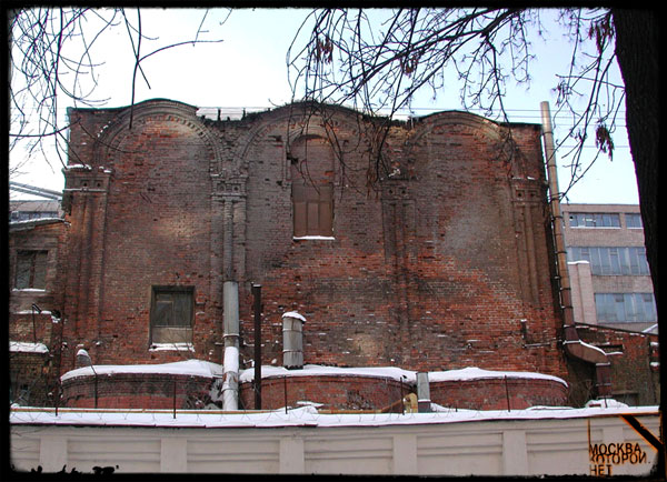 Восточная часть храма с алтарными абсидами сейчас. Фото Н. Брусиловского.
