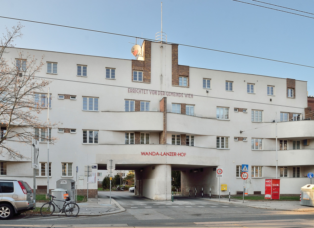 Арка проезда жилого комплекса Wanda-Lanzer-Hof (Хитцинг).png