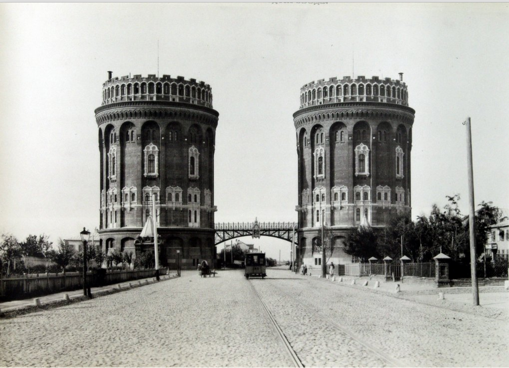 07 Крестовские водонапорные башни.png