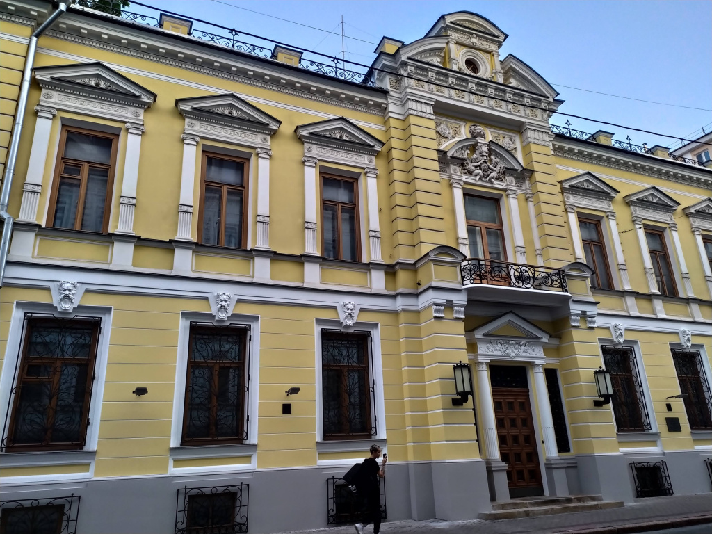 Леонтьевский.jpg