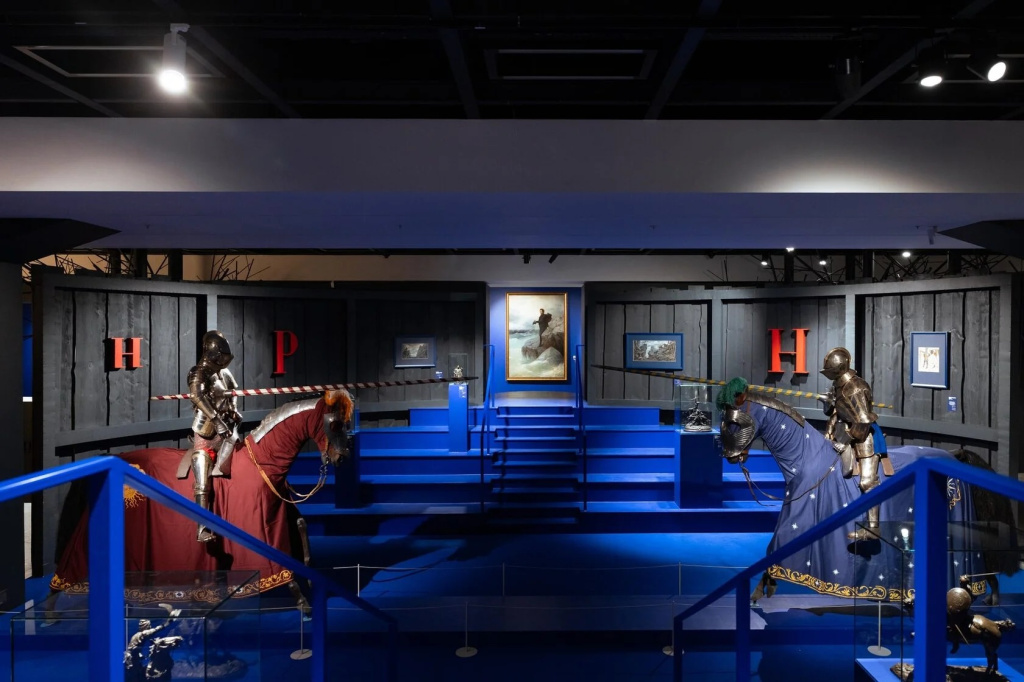 Выставка "Все Бенуа - всё Бенуа" с сайта Манежа