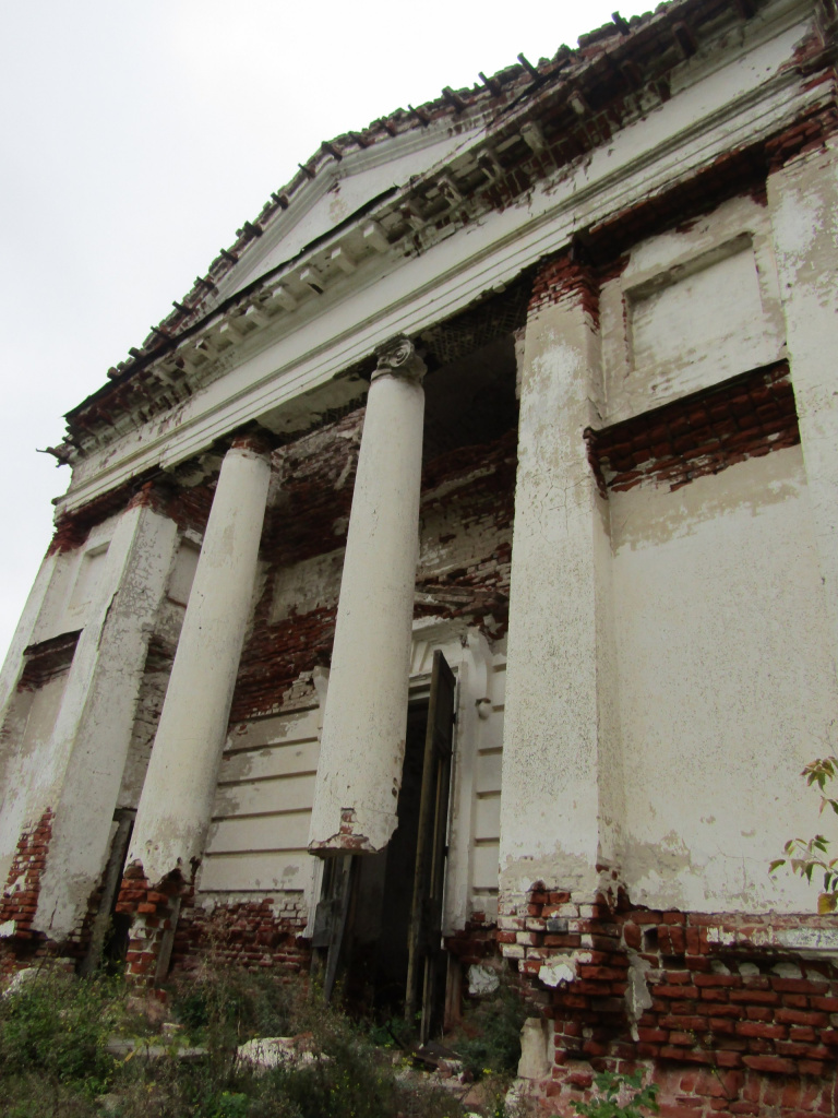 Воскресенская церковь в селе Юрьево. Фото Виктории Азаровой.
