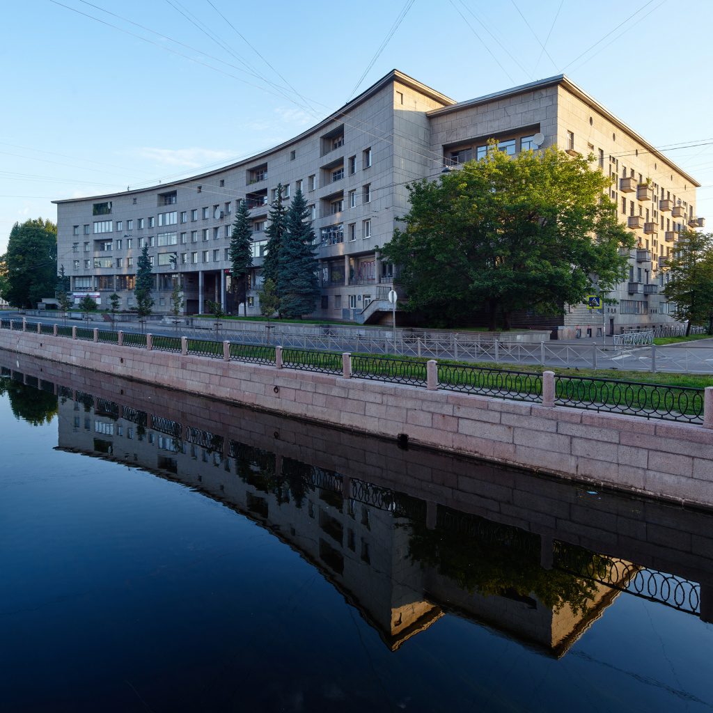 первый жилой дом Ленсовета на Карповке, фото Н. Васильева