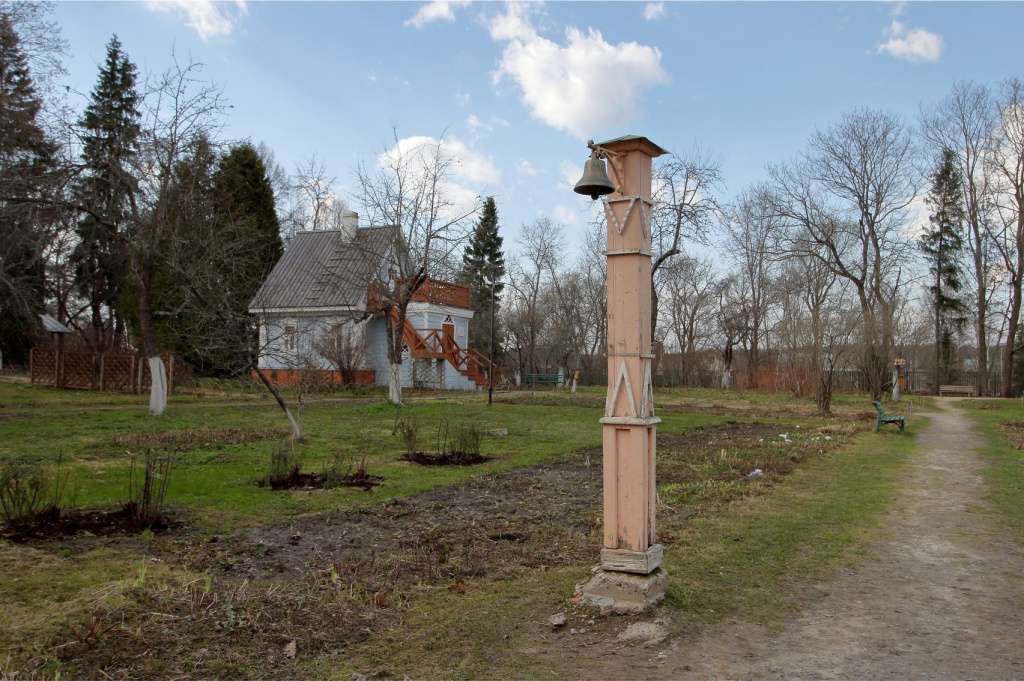 Верстовой колокол в Мелихово, фото Ольги Стрелец