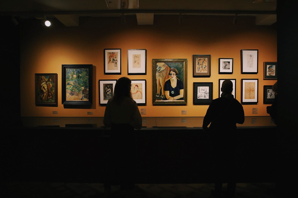 Футуристическая книга. Фото с сайта goslitmuz.ru