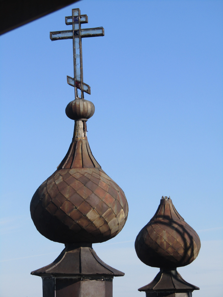 Церковь с хрустальным крестом, фото В. Азаровой