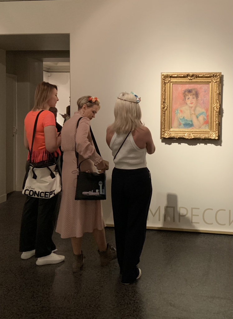 Три девицы под Жанной Самари.jpg Три девицы под Жанной Самари.jpg