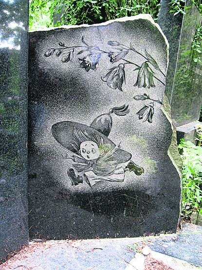 Незнайка, надгробие Н. Носова на Кунцевском кладбище