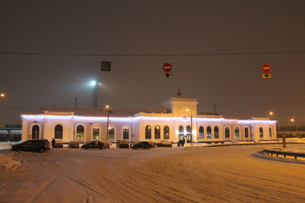 Ярославль-Московский (бывшая станция Ярославль-город) исторически первый вокзал Ярославля 1870 года.