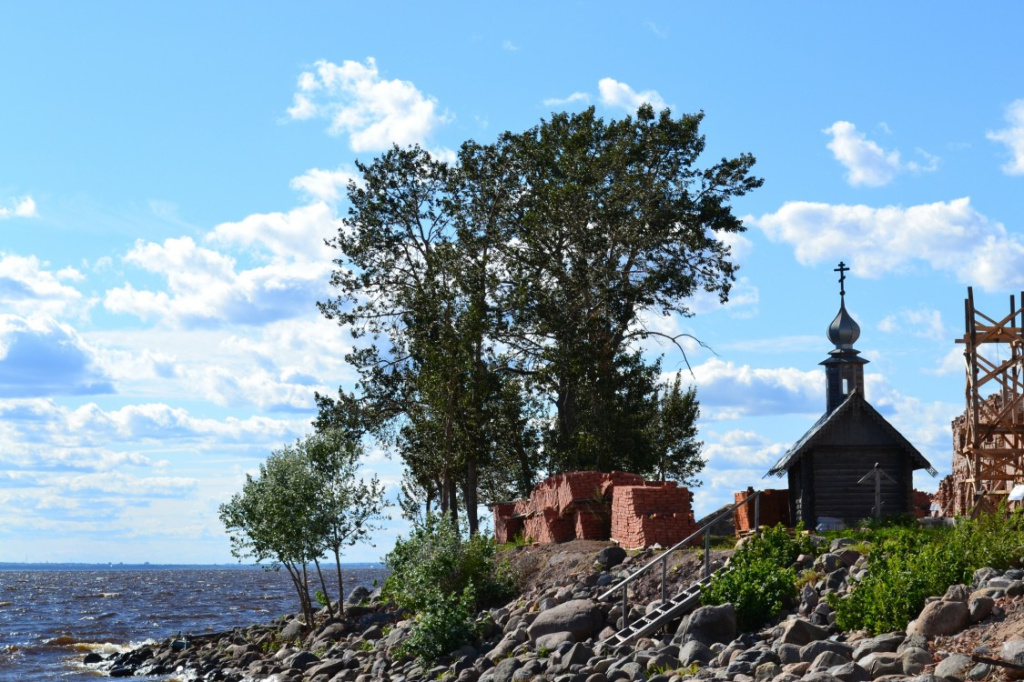 Каменный остров, фото Алексея Полудницына с Соборы.Ру, 2012 год.jpg