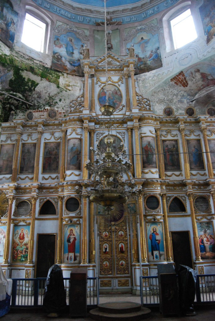 Иконостас в храме в Славково, фото Павла Иванова